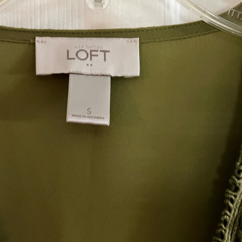 LOFT/women’s Olive (not a bright green as pic) Lace V-Neck Blouse 3/4 sleeves S - Picture 3 of 6